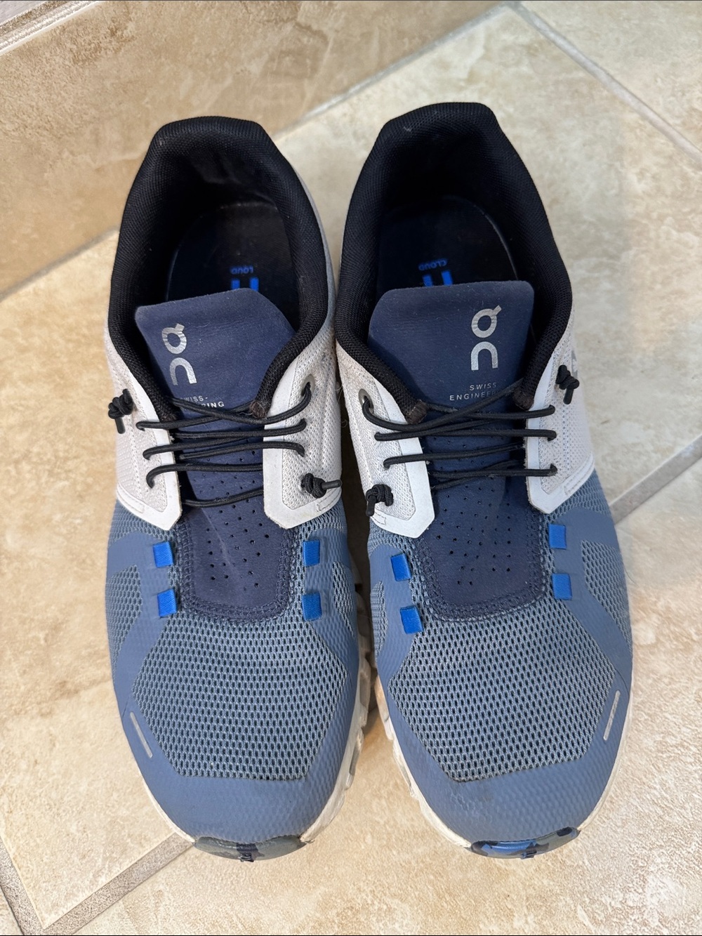 On Running Cloud  Athletic Shoes in Navy, Light Blue and White sz. 9.5
